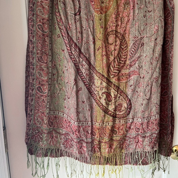 Pair of Shawls/Scarves - Picture 4 of 9
